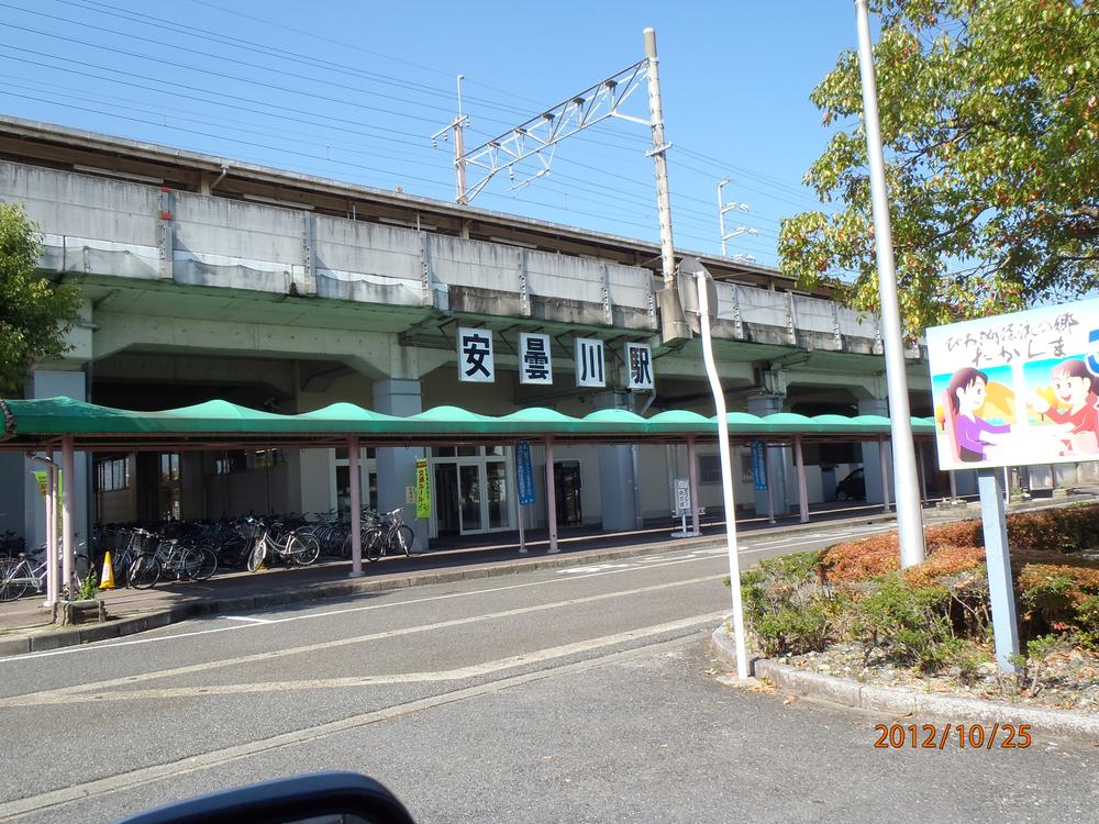 Local photos, including front road. Adogawa Station (October 2013) Shooting