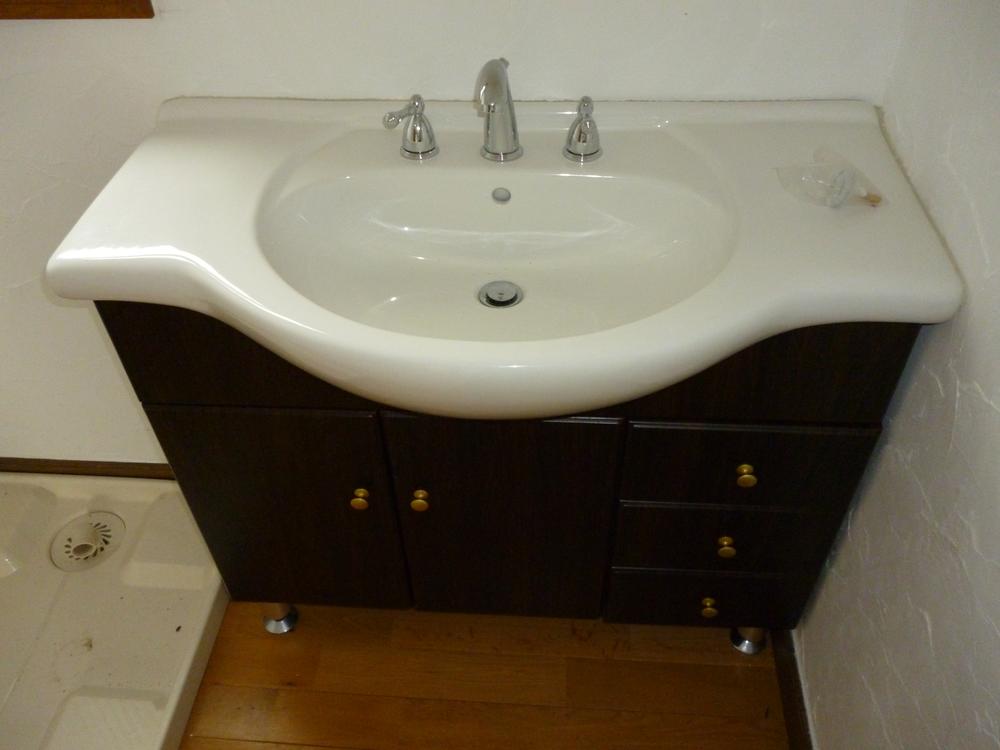 Other. Washbasin same specifications