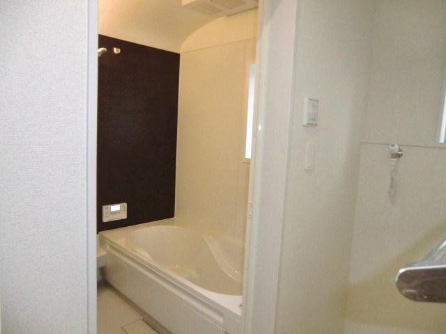 Bathroom. Indoor (12 May 2013) Shooting System bus, Wash laundry shampoo dresser, Bathroom with heating dryer