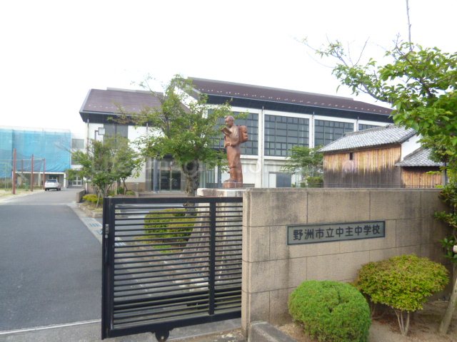 Junior high school. Yasu Tatsunaka main junior high school (junior high school) up to 1492m