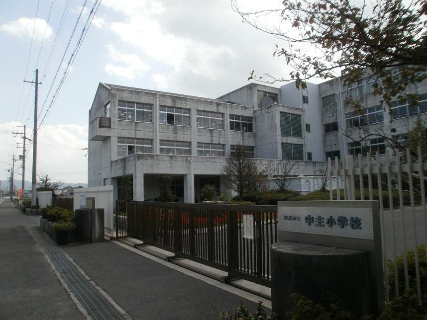 Primary school. 890m to Yasu Tatsunaka main elementary school