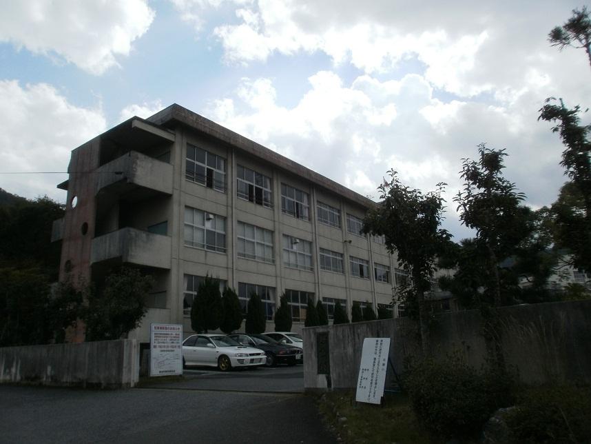 Junior high school. Yasu Municipal Yasu until junior high school 841m
