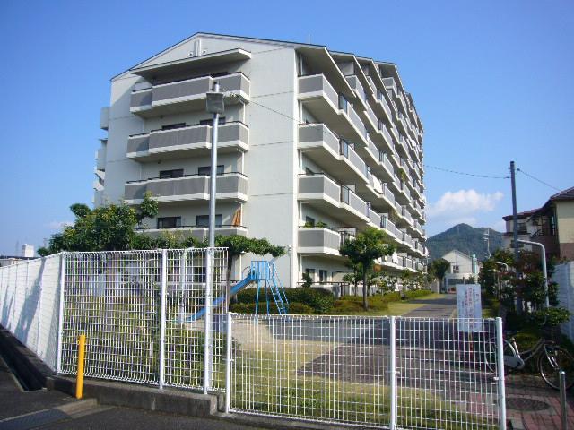 Local appearance photo. Local (11 May 2013) Shooting