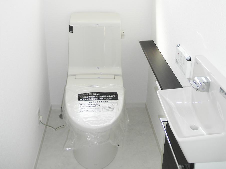 Toilet. 1st floor, Installing a toilet on the second floor. It is safe even in a large family. (No. 33 locations)