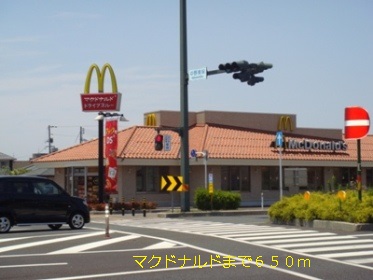 restaurant. 650m to McDonald's (restaurant)