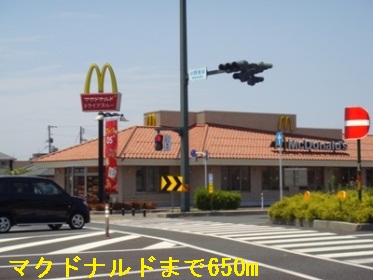 restaurant. 650m to McDonald's (restaurant)