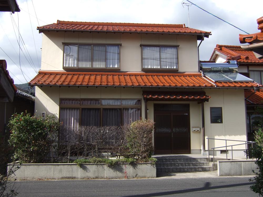 Local appearance photo. South-facing sunny house