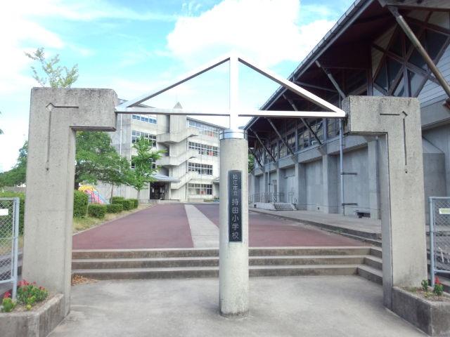 Primary school. 1163m to Matsue City Mochida Elementary School