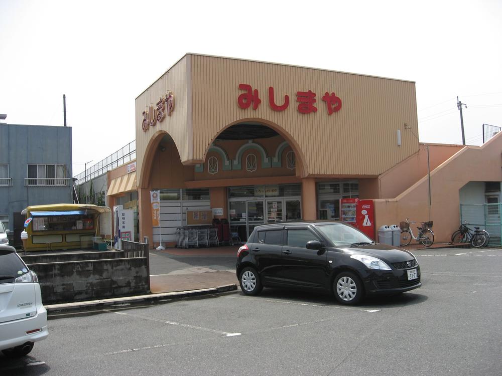 Supermarket. Located about a 5-minute walk, Useful life! ! 