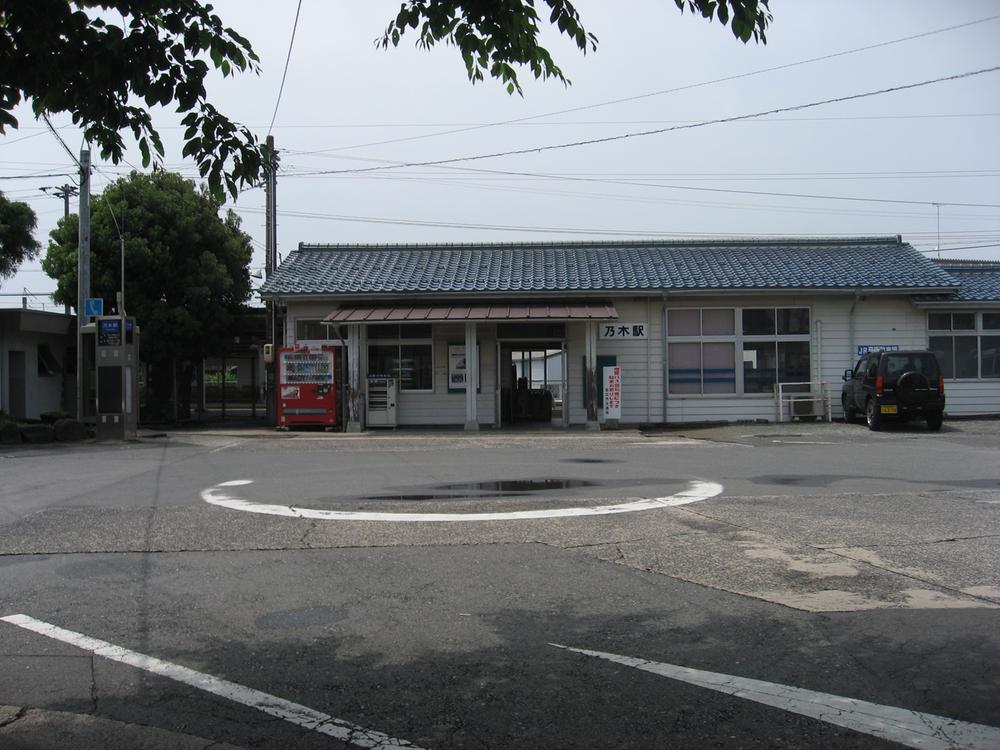 station. JR Nogi Station, There is a bus stop is near, To move