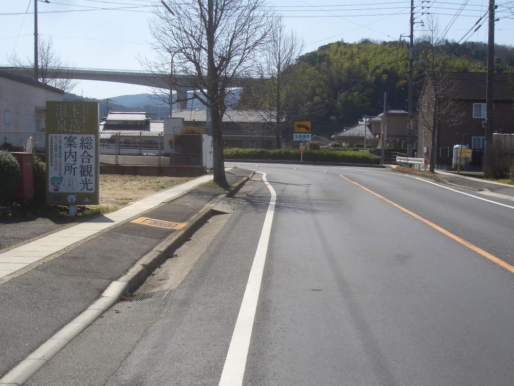 Local photos, including front road. West road (prefectural)