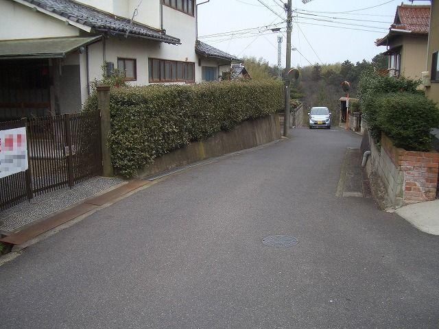 Local photos, including front road. Situation of the contact surface road