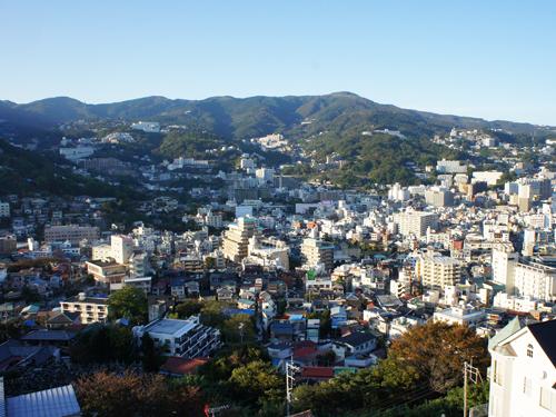 View photos from the dwelling unit. We hope the town and the mountains of Atami