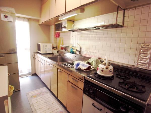 Kitchen. Kitchen. Cooking space also spread wide in the transverse, Easy to use, There are also plenty of storage space.