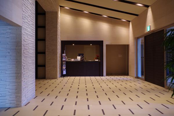 Entrance. Entrance available at concierge's feeling of luxury on the 6th floor. There are set mailbox in the back.