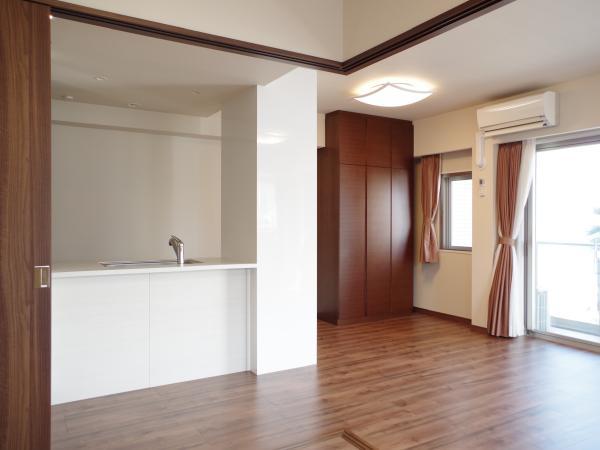 Same specifications photos (living). It is taken from the Japanese-style room. The back of the storage is also a built-in. Accommodated has been enhanced.