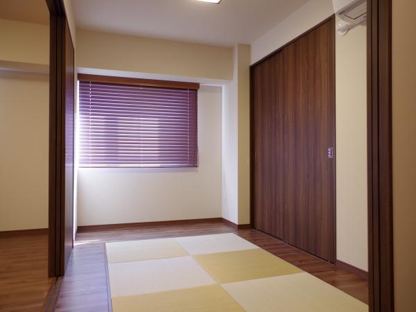 Non-living room. Paved the Ryukyu tatami, Commitment Japanese-style, Storage is also enhanced.