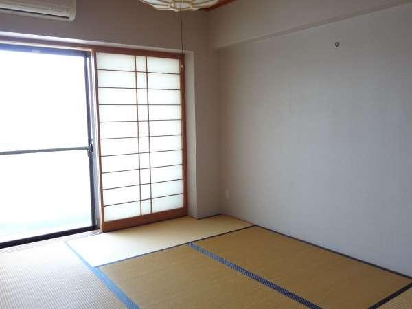 Other introspection. You might feel a little small because the 6-mat Japanese-style room is the apartment size.