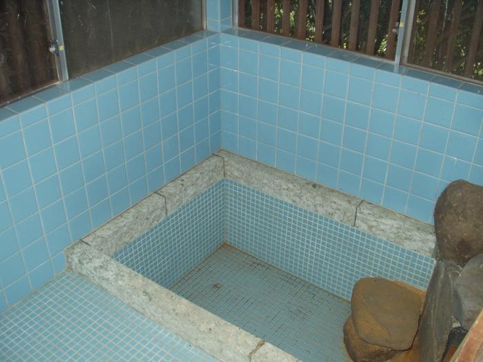 Bathroom. It is a bathroom of rock and tile. With hot spring