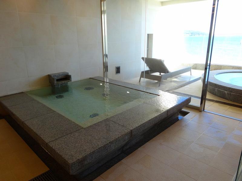 Other common areas. Family bath (Hiroshi)