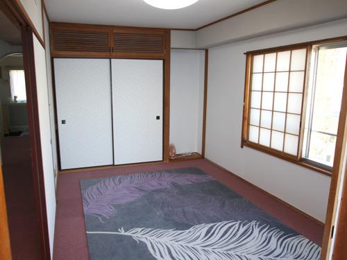 Non-living room. Because the corner room Japanese-style room with a window