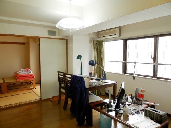 Living. The room is the type of simple 1LDK. As a hotel youth, You might also wide enough if you couple your Futari.