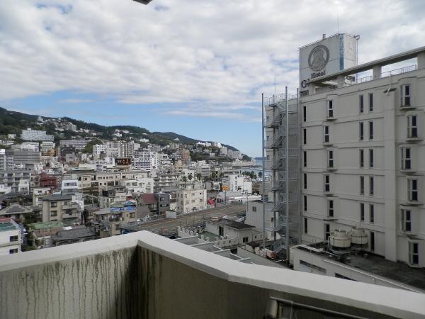 Balcony. This is the view from the balcony. The center of the screen is a little to the right you can see the Sagami Bay.