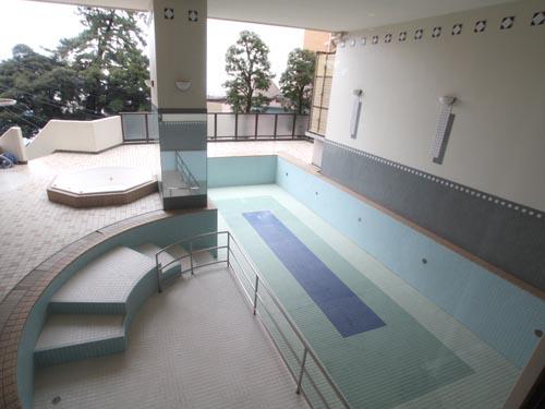 Other common areas. Pool and Jacuzzi