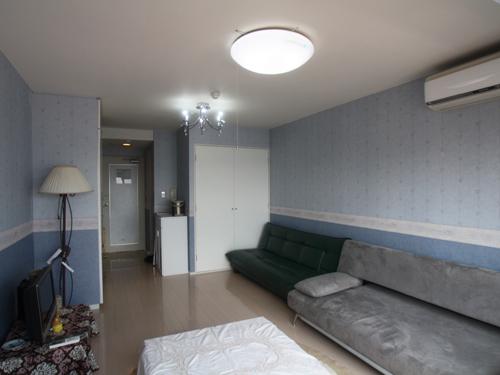 Non-living room. Western-style from the balcony side