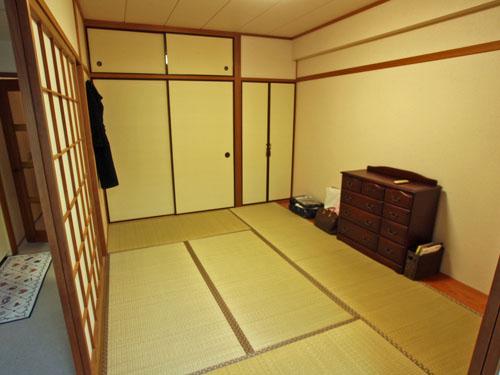 Non-living room. A Japanese-style closet