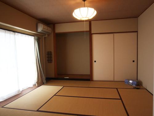 Non-living room. A Japanese-style closet