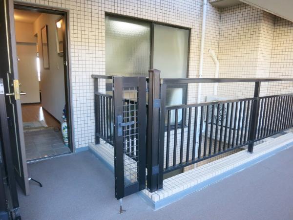Entrance. Is the entrance there is an alcove. This apartment spacious space diction is felt everywhere.