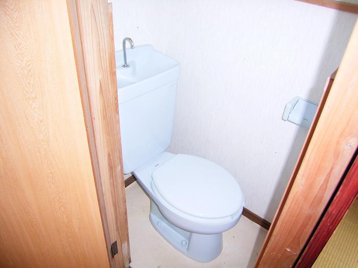 Toilet. No. 102 toilet