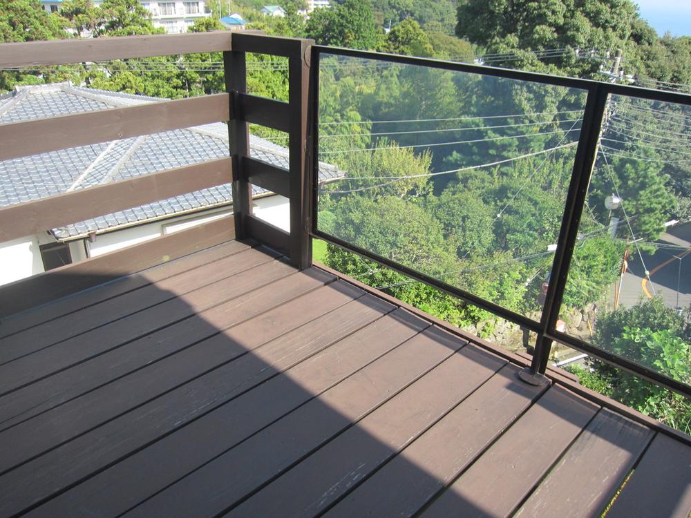 Balcony. Good per yang wood deck