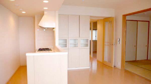 Living. Kitchen is a compact open. Water purifier of optional features, Dishwashers are equipped.