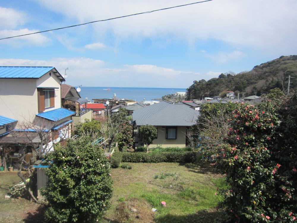 View photos from the dwelling unit. It is walking distance to the sea.