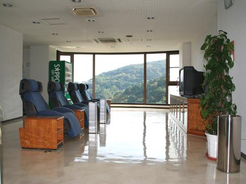 Other common areas. Public bath before the Salon