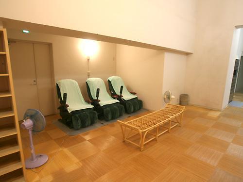 Other common areas. Massage machine before public baths