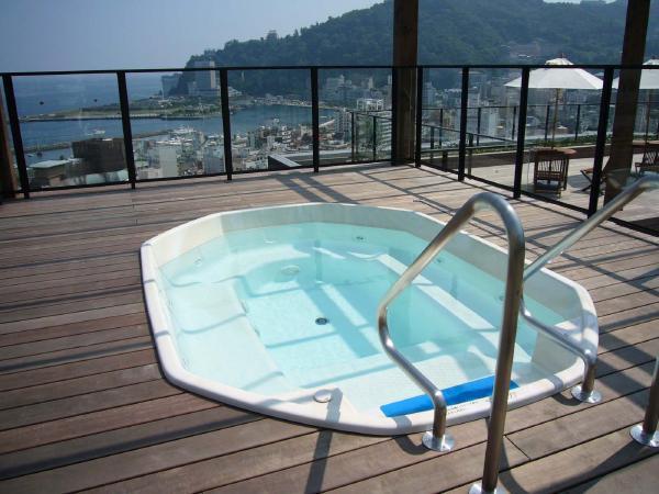Other Equipment. To the air side terrace, There is a Jacuzzi bath. It is very active in the summer! Fireworks display is also panoramic views from here.