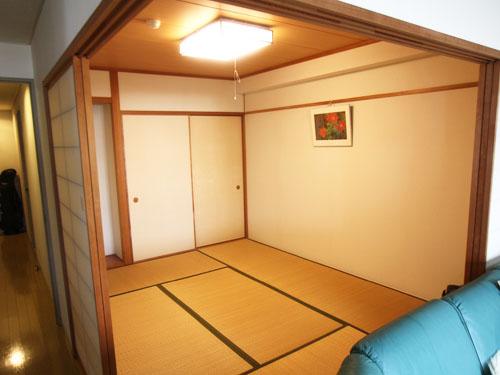 Non-living room. Japanese-style room with a closet