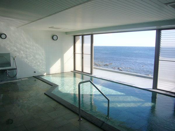 Other common areas. Here is the ocean view hot-spring baths. I Onsen is exceptional to go in such situations you can see.