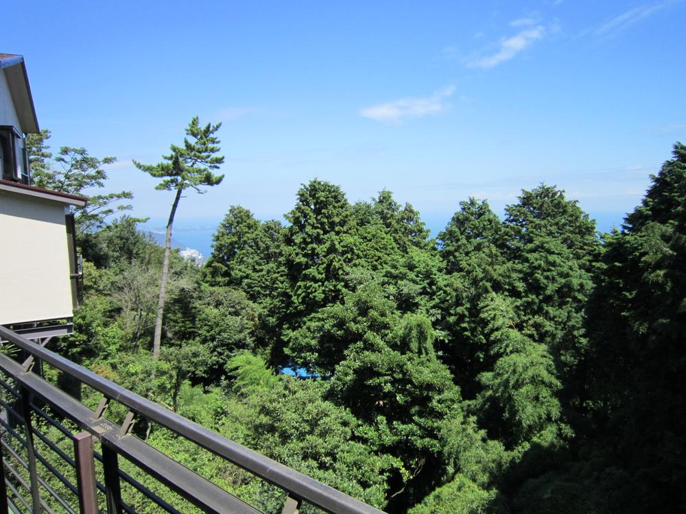 View photos from the dwelling unit. Manazuru Peninsula is visible