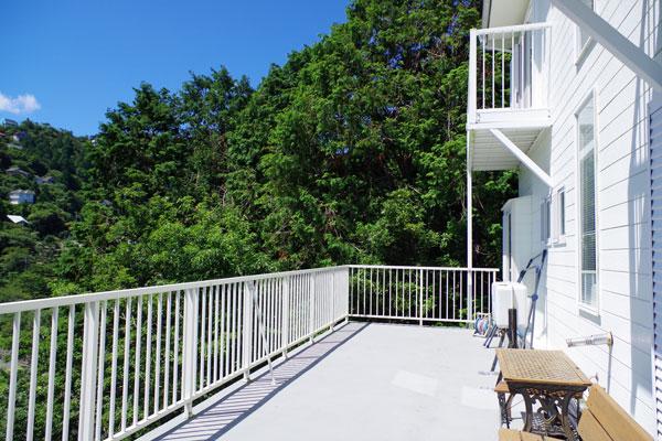 Balcony. The first floor of the spacious balcony. Day is the best. 