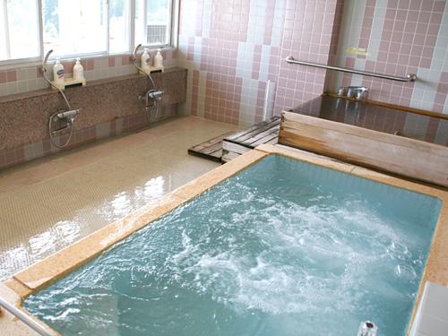 Other common areas. Hot-spring baths with Jacuzzi