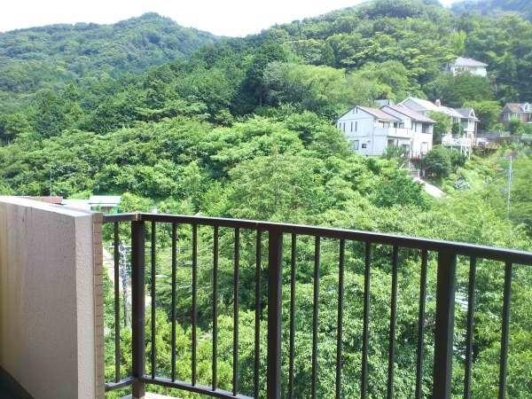Balcony. Please see the magnificent nature of Yugawara.