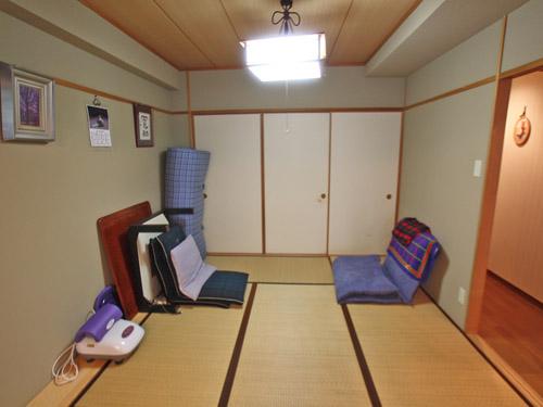 Non-living room. Japanese-style room with a closet