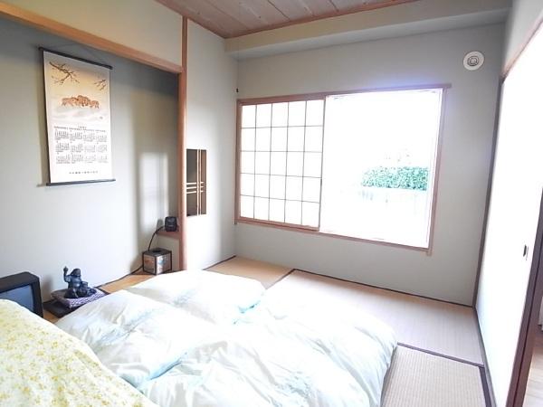 Other introspection. Is a Japanese-style room. And facing the living room, It will be open space if you open the sliding door. Day-style street is good.