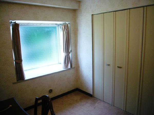 Non-living room. Western-style about 4.8 Pledge