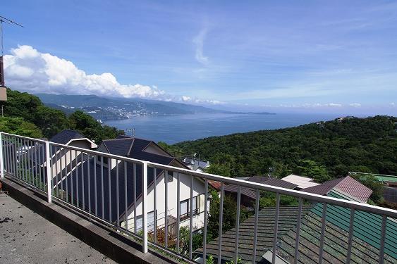 View photos from the dwelling unit. From the second floor veranda is overlooking the Sagami Bay