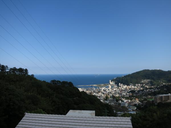 View photos from the dwelling unit. Vista first sheet It is a view of the sea and mountain views from Atami Plum Garden of hill.